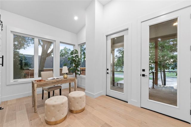 609 SW 4th Street, Bentonville, AR 72712