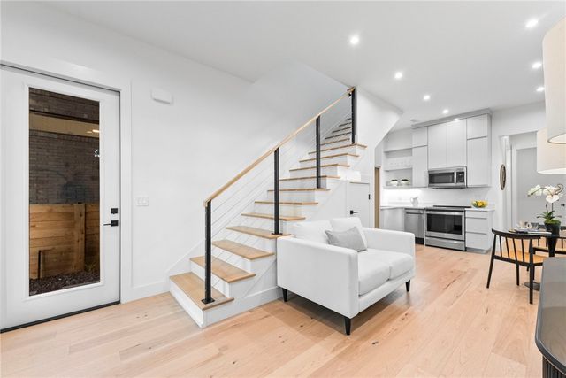 609 SW 4th Street, Bentonville, AR 72712