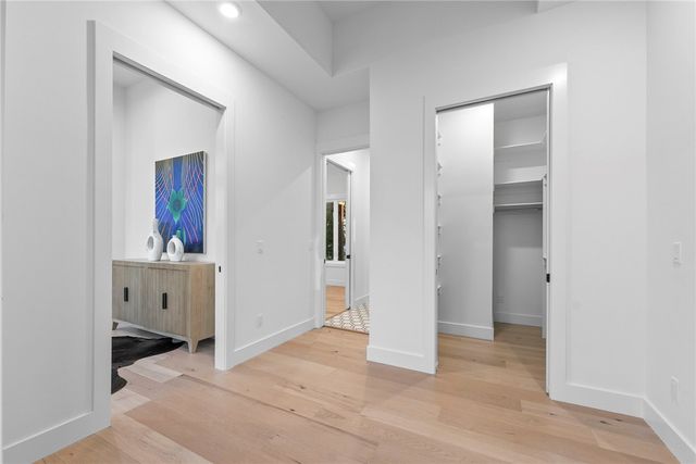 609 SW 4th Street, Bentonville, AR 72712