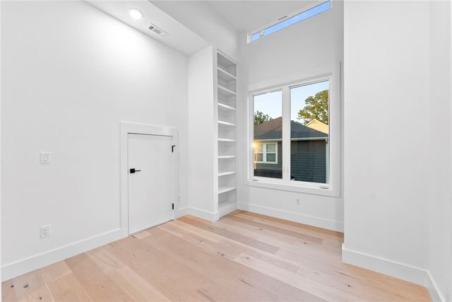 609 SW 4th Street, Bentonville, AR 72712