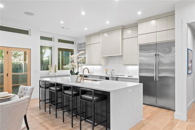 609 SW 4th Street, Bentonville, AR 72712