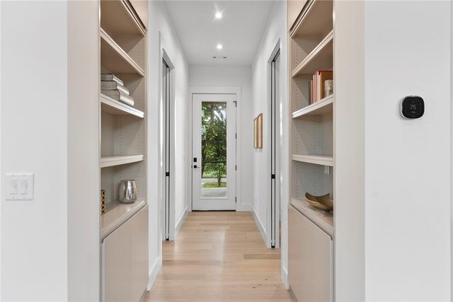 609 SW 4th Street, Bentonville, AR 72712