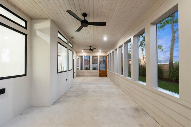 609 SW 4th Street, Bentonville, AR 72712