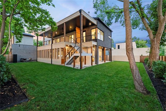 609 SW 4th Street, Bentonville, AR 72712