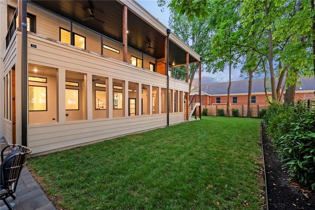 609 SW 4th Street, Bentonville, AR 72712