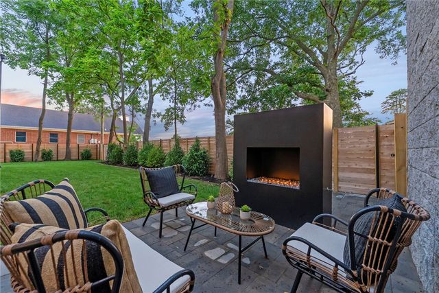 609 SW 4th Street, Bentonville, AR 72712