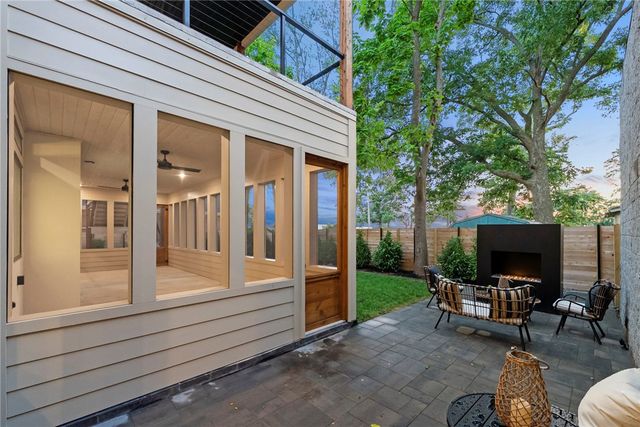 609 SW 4th Street, Bentonville, AR 72712