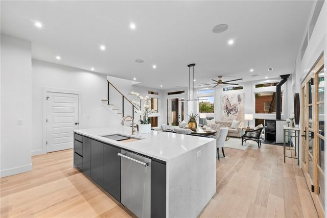 609 SW 4th Street, Bentonville, AR 72712