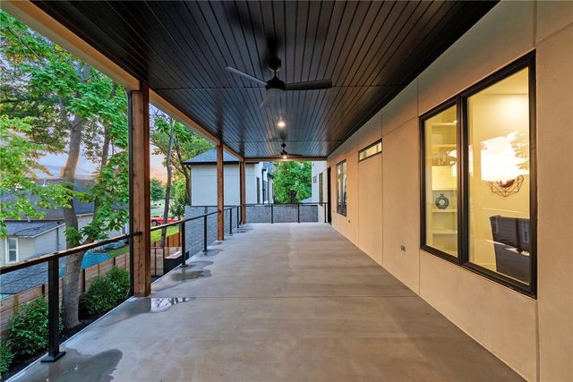 609 SW 4th Street, Bentonville, AR 72712