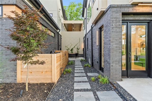 609 SW 4th Street, Bentonville, AR 72712