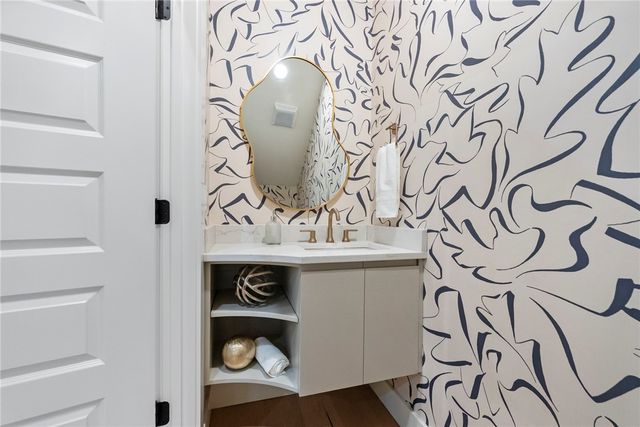 609 SW 4th Street, Bentonville, AR 72712