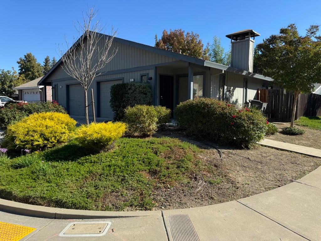 2 Topam Ct, Sacramento, CA 95833