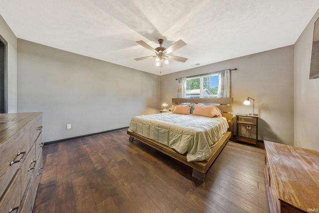 301 S 4th Avenue, Haubstadt, IN 47639