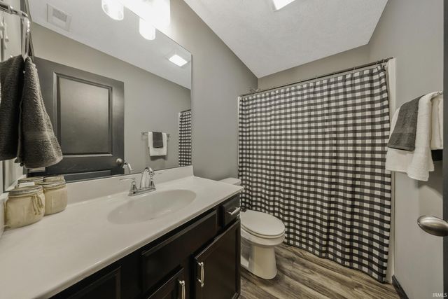 301 S 4th Avenue, Haubstadt, IN 47639