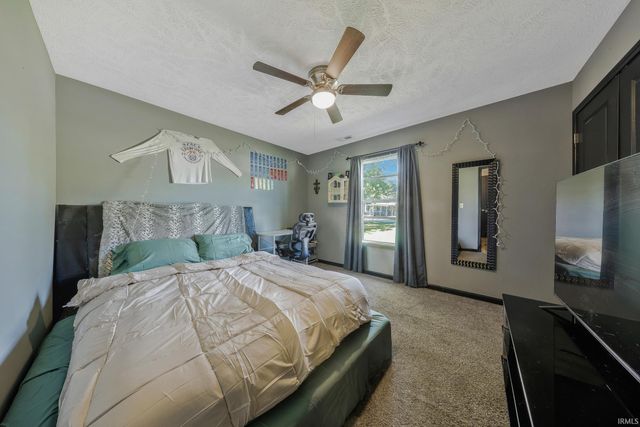 301 S 4th Avenue, Haubstadt, IN 47639