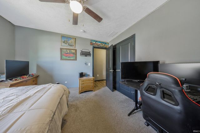 301 S 4th Avenue, Haubstadt, IN 47639