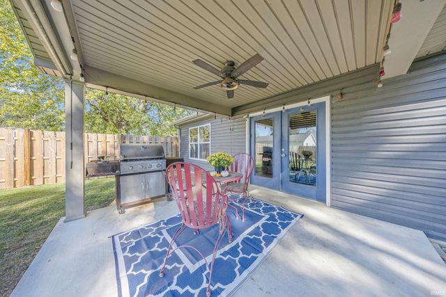 301 S 4th Avenue, Haubstadt, IN 47639