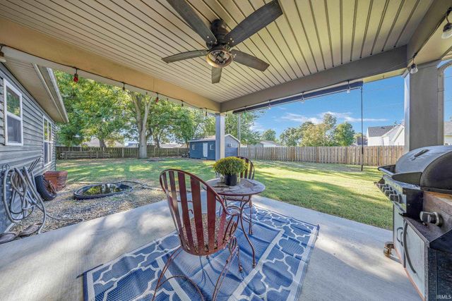 301 S 4th Avenue, Haubstadt, IN 47639