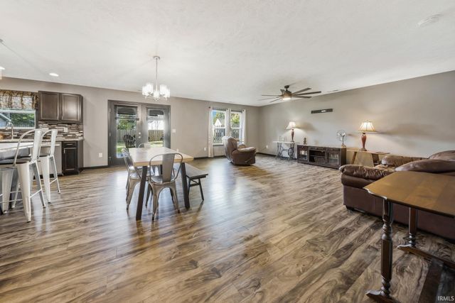 301 S 4th Avenue, Haubstadt, IN 47639