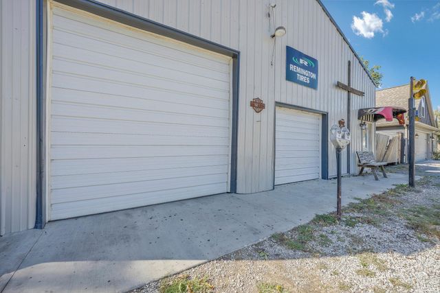 301 S 4th Avenue, Haubstadt, IN 47639