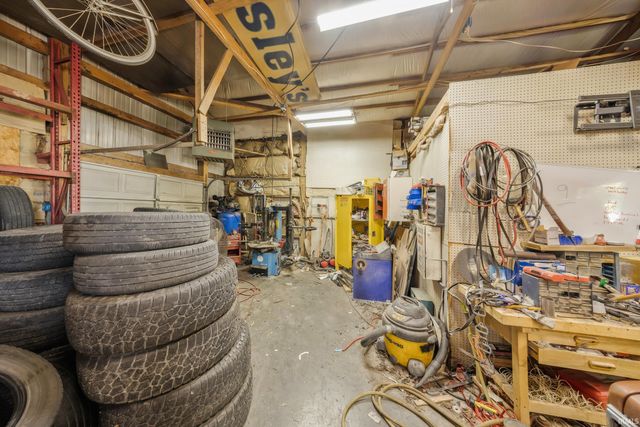 301 S 4th Avenue, Haubstadt, IN 47639