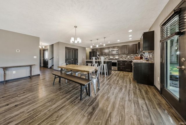 301 S 4th Avenue, Haubstadt, IN 47639