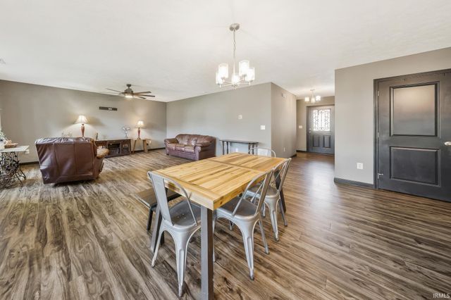 301 S 4th Avenue, Haubstadt, IN 47639