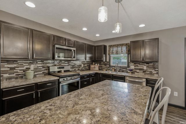 301 S 4th Avenue, Haubstadt, IN 47639