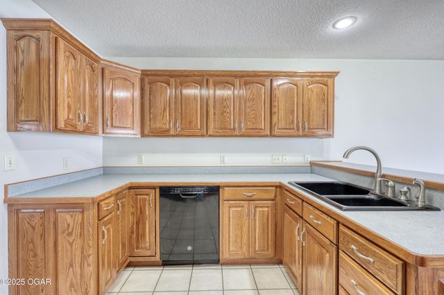4709 W 28th Place, Joplin, MO 64804