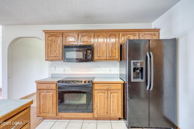 4709 W 28th Place, Joplin, MO 64804