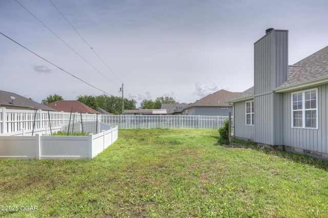 4709 W 28th Place, Joplin, MO 64804
