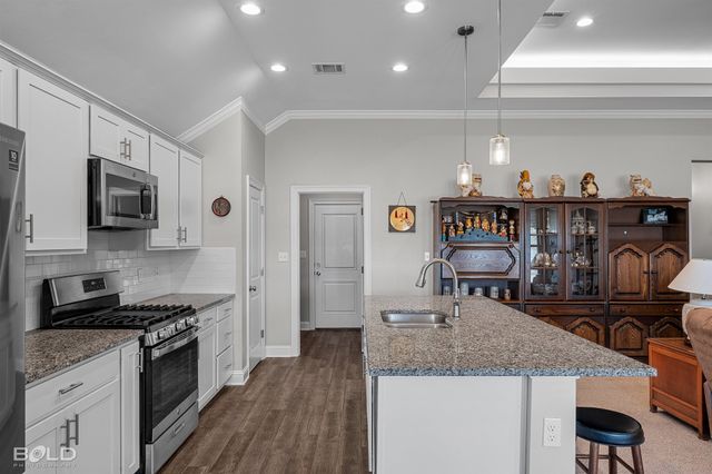 4180 Grassy Lake Drive, Bossier City, LA 71111