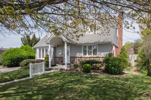 117 Betty Road, East Meadow, NY 11554