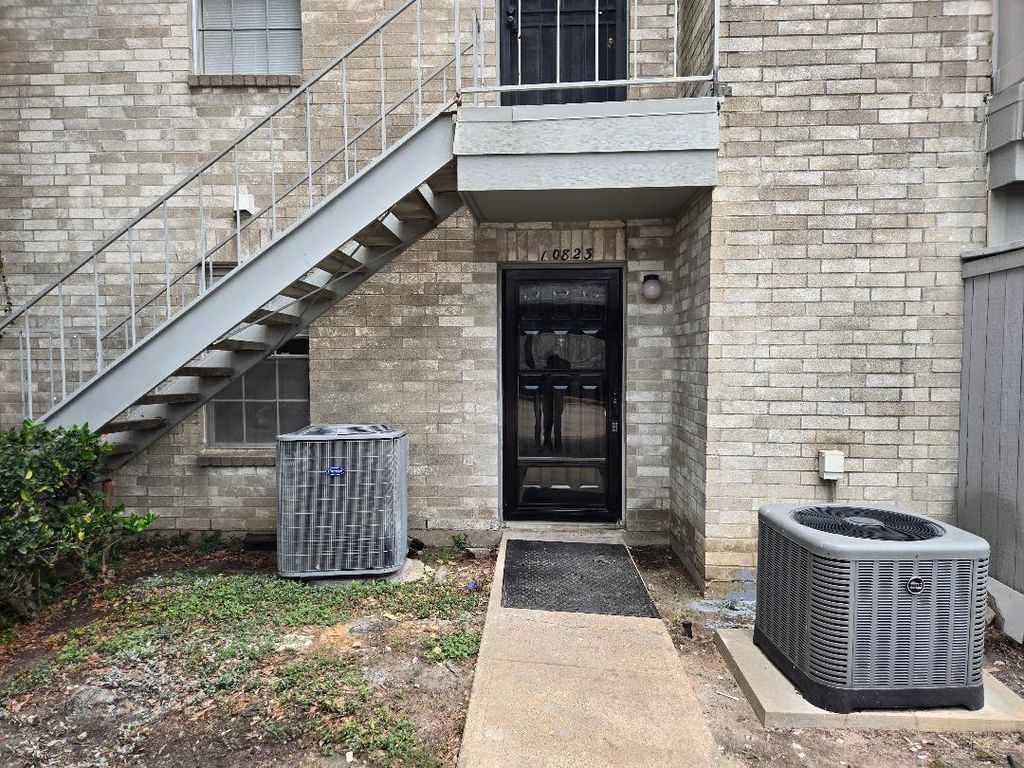 10823 Braes Bend Drive, Houston, TX 77071