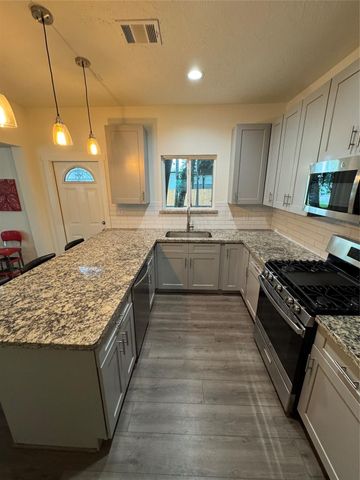 419 Main, La Grange, TX 78945
