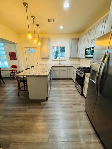 419 Main, La Grange, TX 78945