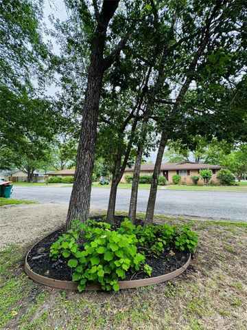 419 Main, La Grange, TX 78945