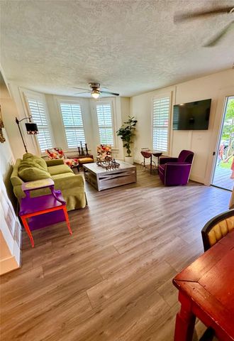 419 S Main, La Grange, TX 78945