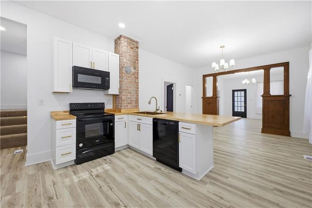 1214 S 22nd Street, St Joseph, MO 64507