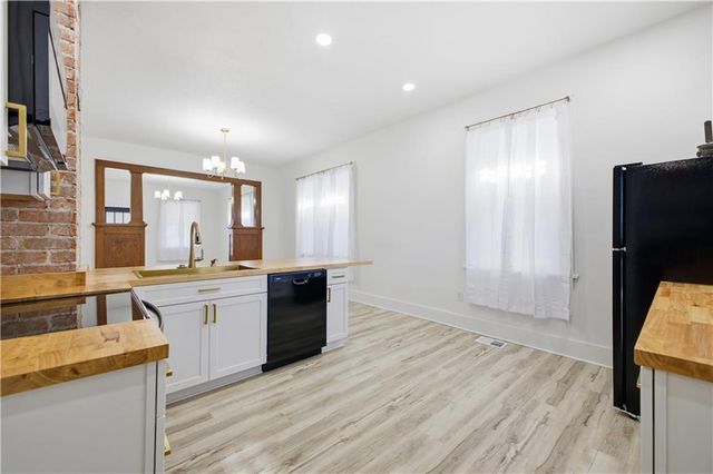 1214 S 22nd Street, St Joseph, MO 64507