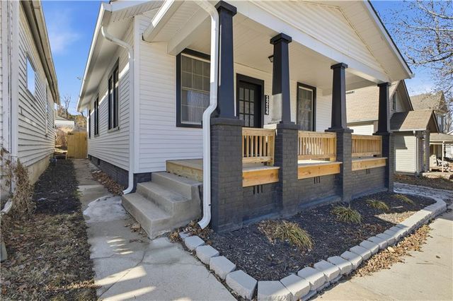 1214 S 22nd Street, St Joseph, MO 64507