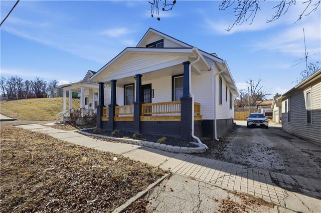 1214 S 22nd Street, St Joseph, MO 64507