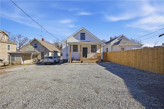 1214 S 22nd Street, St Joseph, MO 64507