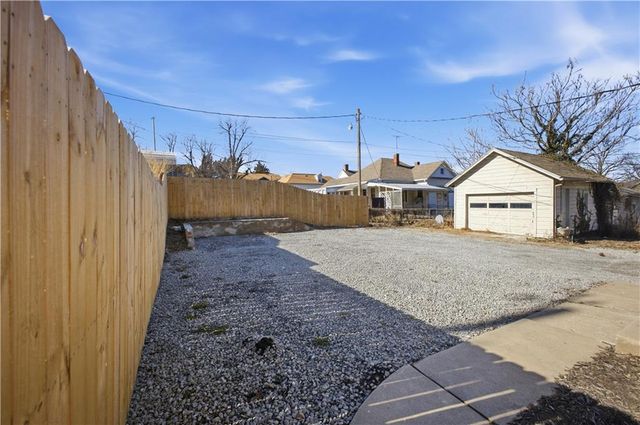 1214 S 22nd Street, St Joseph, MO 64507