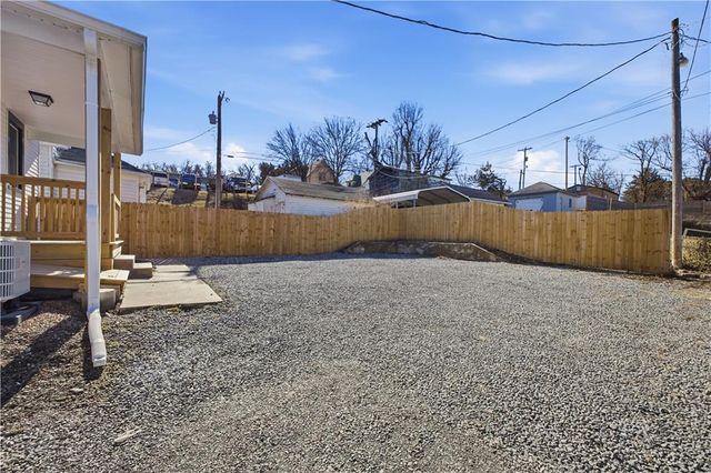 1214 S 22nd Street, St Joseph, MO 64507