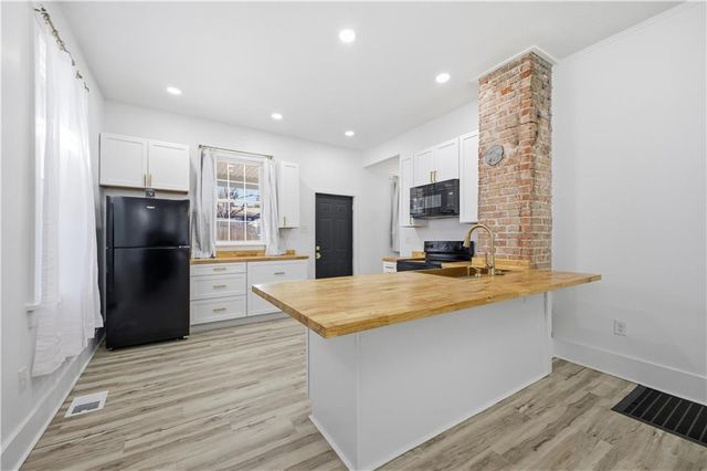 1214 S 22nd Street, St Joseph, MO 64507