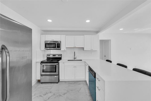 2431 Coolidge St, Hollywood, FL 33020