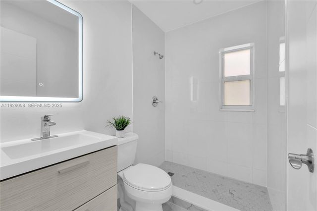 2431 Coolidge St, Hollywood, FL 33020