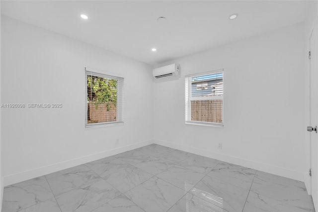 2431 Coolidge St, Hollywood, FL 33020