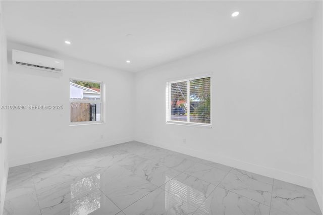 2431 Coolidge St, Hollywood, FL 33020